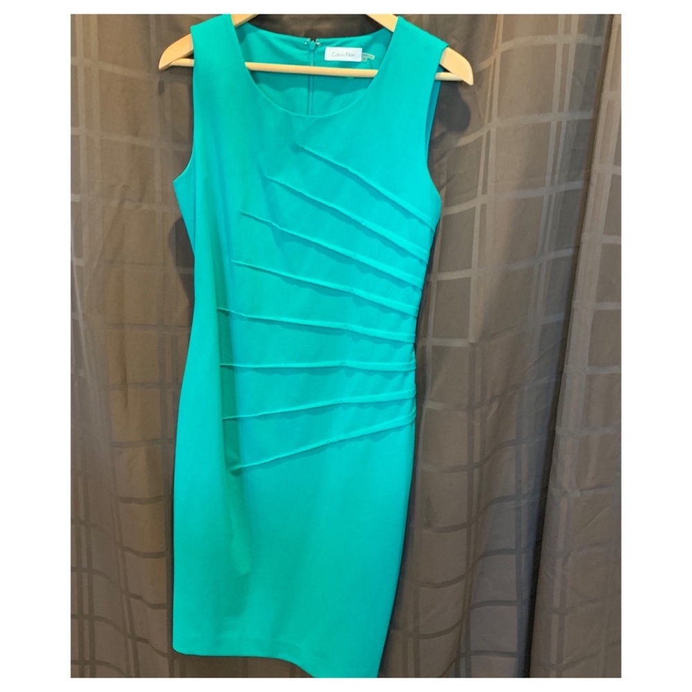 Calvin Klein Dress in emerald green. Size 6
